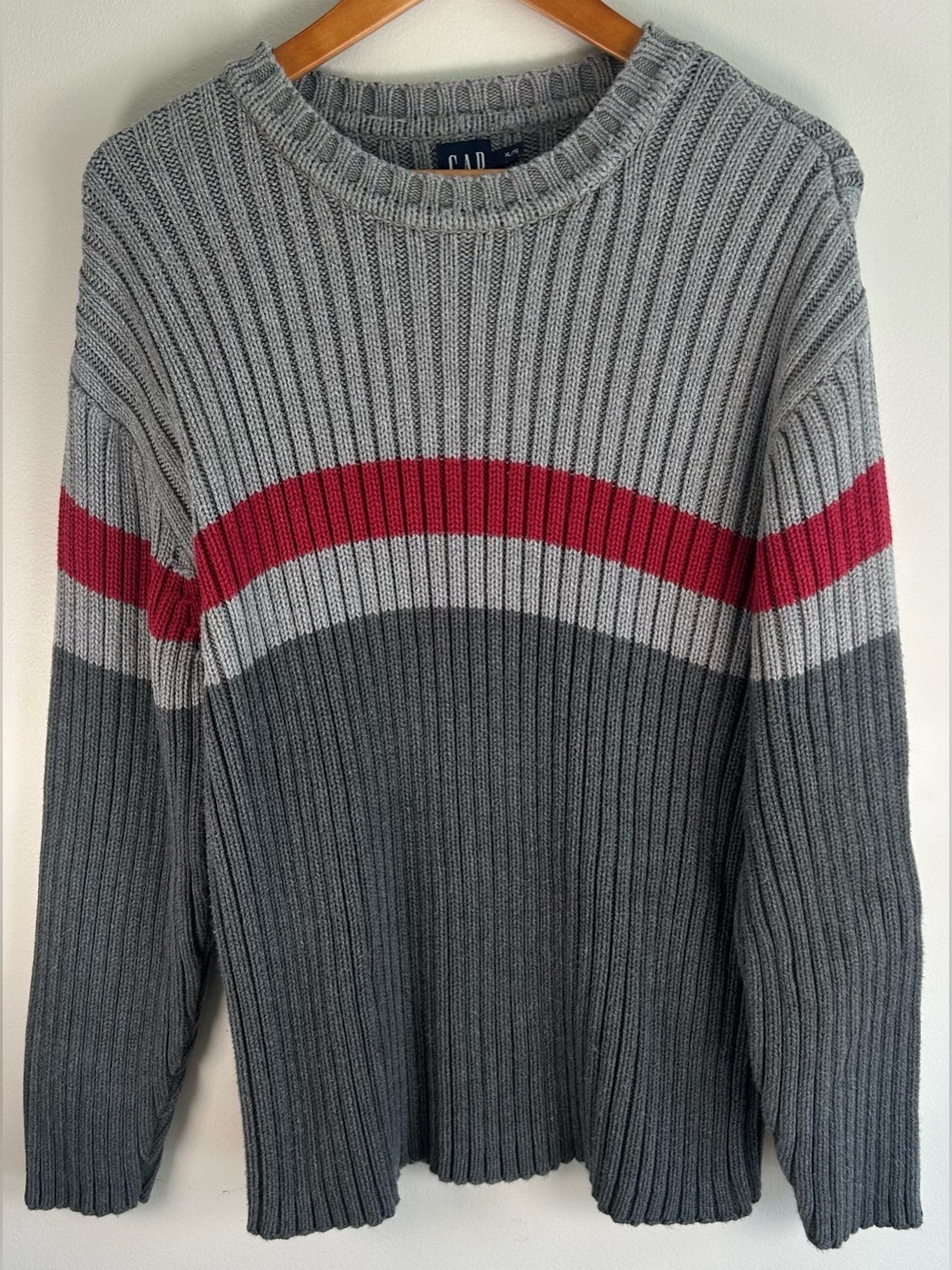 GAP Men’s Sweater Crewneck Size XL Gray Red Stripe Ribbed Knit Cotton Pullover